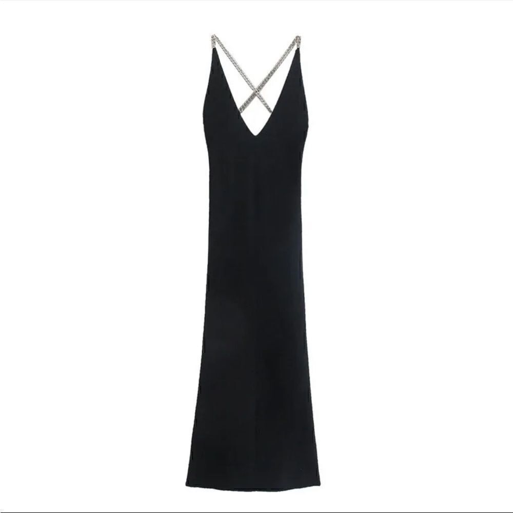 Chain strap fitted midi knit dress - Picture 2 of 4